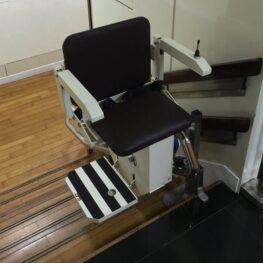 附掛式樓梯升降椅｜無障礙空間規劃｜家用電梯｜會爬樓梯的椅子｜鼎太金(02)2214-3341