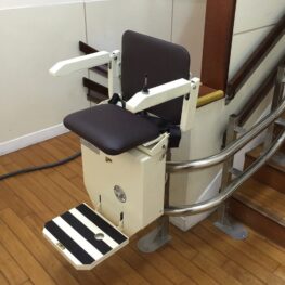 附掛式樓梯升降椅｜無障礙空間規劃｜家用電梯｜會爬樓梯的椅子｜鼎太金(02)2214-3341