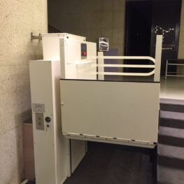 垂直式升降平台｜無障礙空間規劃｜輪椅輔具｜會爬樓梯的椅子｜鼎太金(02)2214-3341