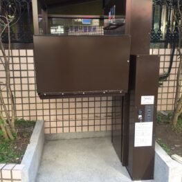 垂直式升降平台｜無障礙空間規劃｜家用電梯｜會爬樓梯的椅子｜鼎太金(02)2214-3341
