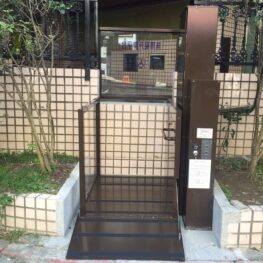 垂直式升降平台｜無障礙空間規劃｜家用電梯｜會爬樓梯的椅子｜鼎太金(02)2214-3341