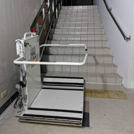 附掛式樓梯升降平台｜家用電梯｜會爬樓梯的椅子｜鼎太金(02)2214-3341