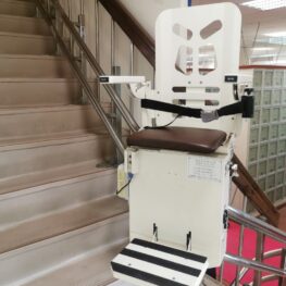 附掛式樓梯升降椅｜家用電梯｜會爬樓梯的椅子｜鼎太金(02)2214-3341
