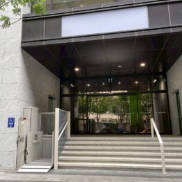秀朗橋捷運站|無障礙設備|輪椅升降平台|樓梯升降平台|不用破壞樓梯|鼎太金無障礙設備專家