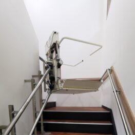 附掛式樓梯升降平台｜家用電梯｜會爬樓梯的椅子｜鼎太金(02)2214-3341